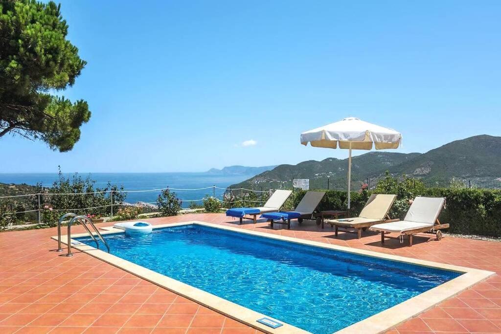 Villa Ouranos In Pefkias Skopelos Town Bagian luar foto