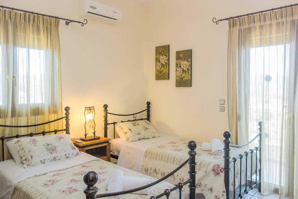 Villa Ouranos In Pefkias Skopelos Town Bagian luar foto