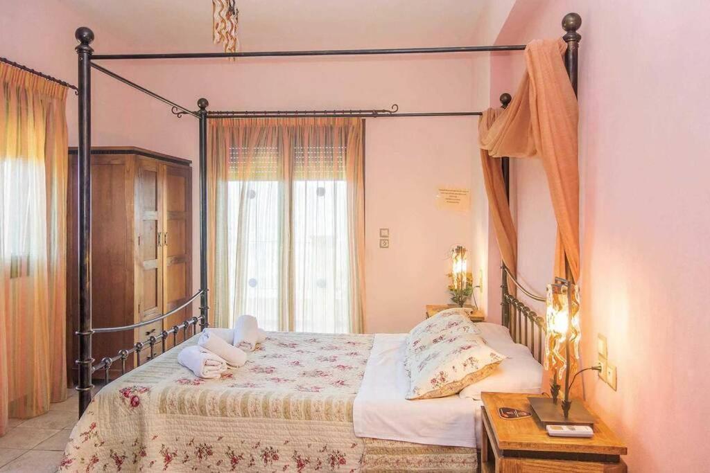 Villa Ouranos In Pefkias Skopelos Town Bagian luar foto