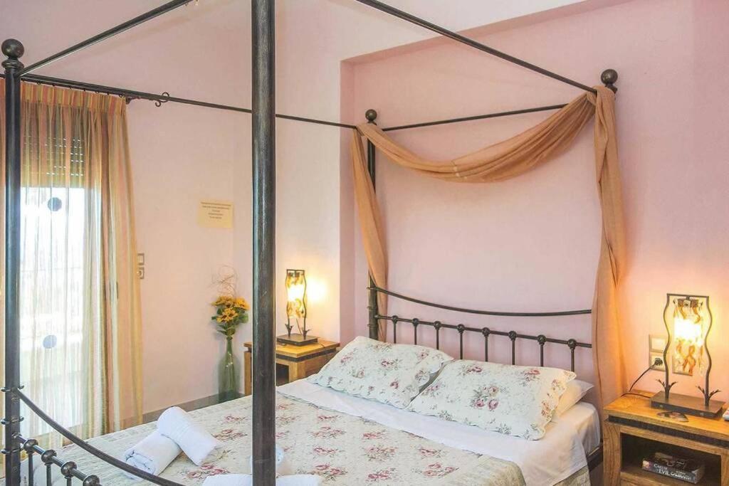 Villa Ouranos In Pefkias Skopelos Town Bagian luar foto