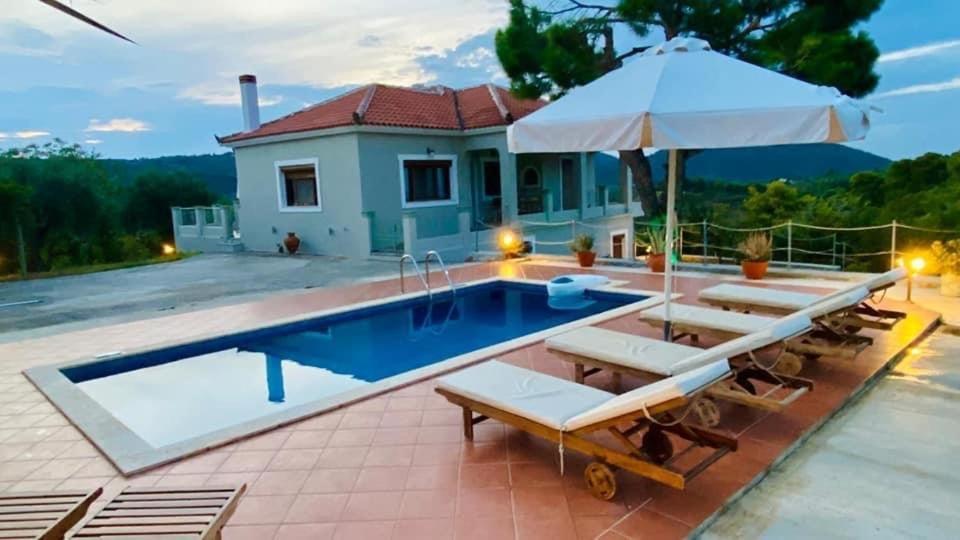 Villa Ouranos In Pefkias Skopelos Town Bagian luar foto